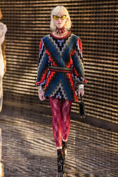 Look 70